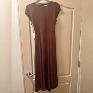 NEW WITH TAGS Aritzia Babaton Hamptons Dress